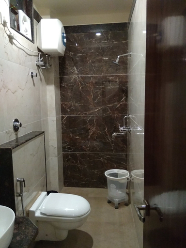 Bathroom 4, Hotel Rahil Palace, Varanasi