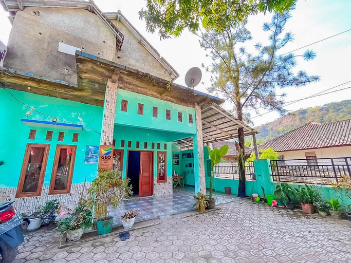 Exterior & Views 2, Homestay Putri Rizky Geopark, Sukabumi