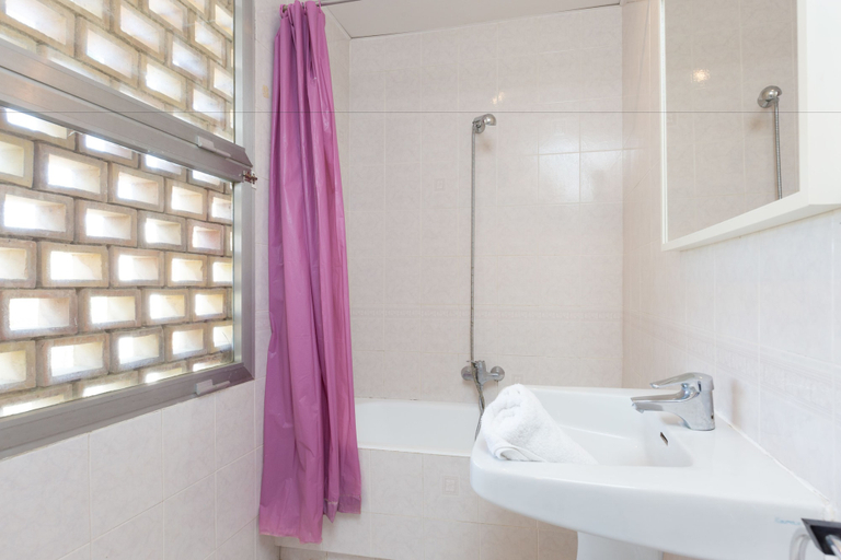 Bathroom 3, Apartment Orenetas 12, Girona