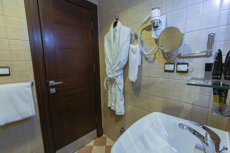 Bathroom 5, Platinum Seventy Serviced Apartments, Jeddah