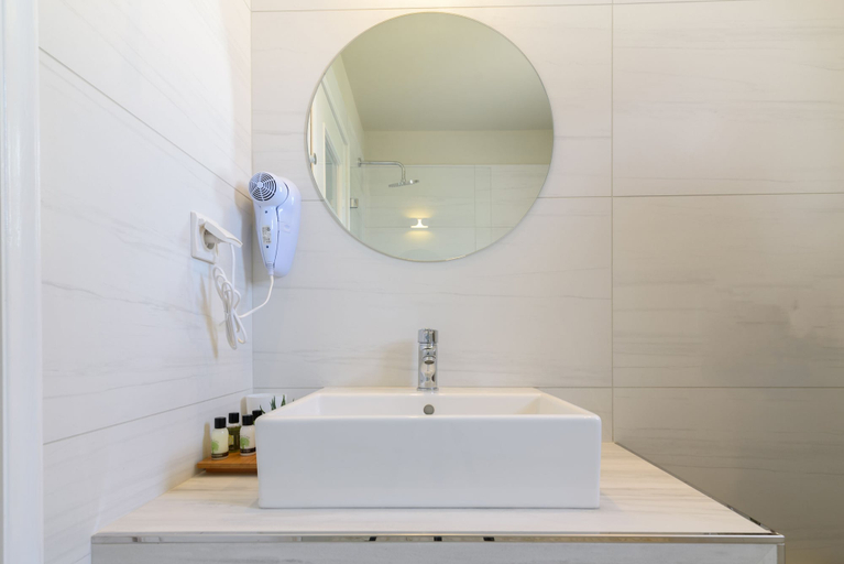 Bathroom 5, De_naxia Suites, South Aegean