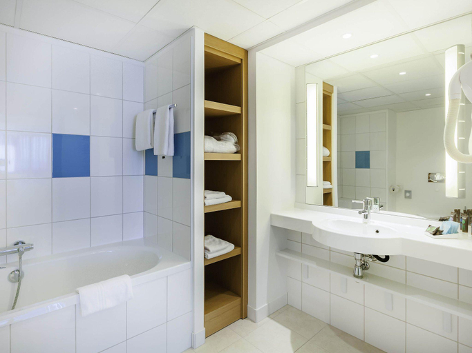 Bathroom 5, Novotel Krakow City West, Kraków City