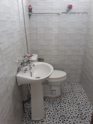 Bathroom 3, Tamcoc White Swan Hostel, Hoa Lư