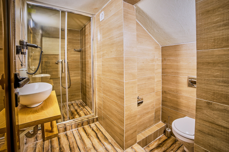 Bathroom 4, La Maisonnette, Brasov
