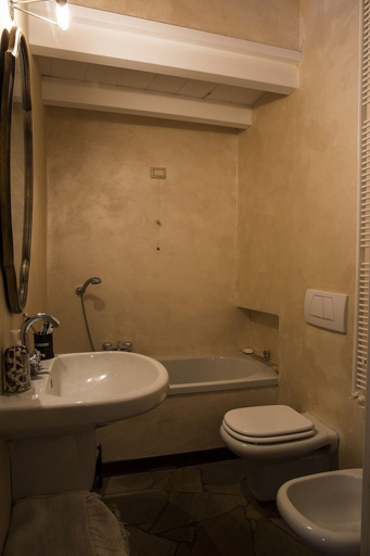 Bathroom 4, Ponte Vetero 11 Apartment, Milano