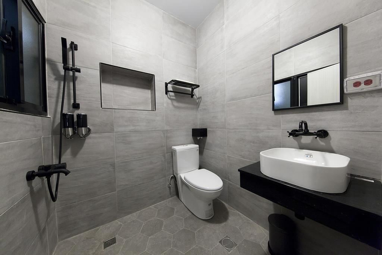 Bathroom 5, Slow Inn, Tainan