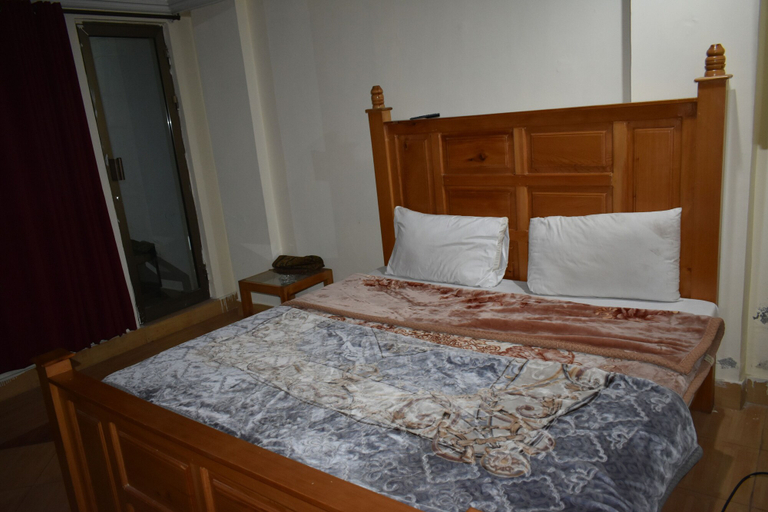 Bedroom 3, Hotel Kashmir Continental, Zhob