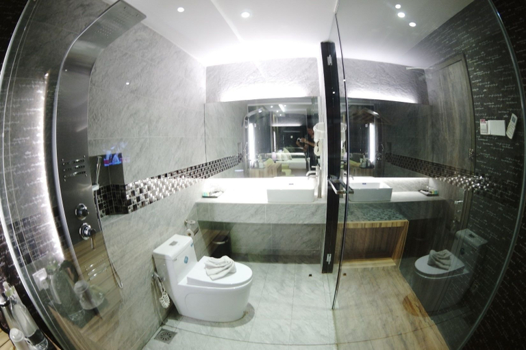 Bathroom 3, Here Hotel, Johor Bahru