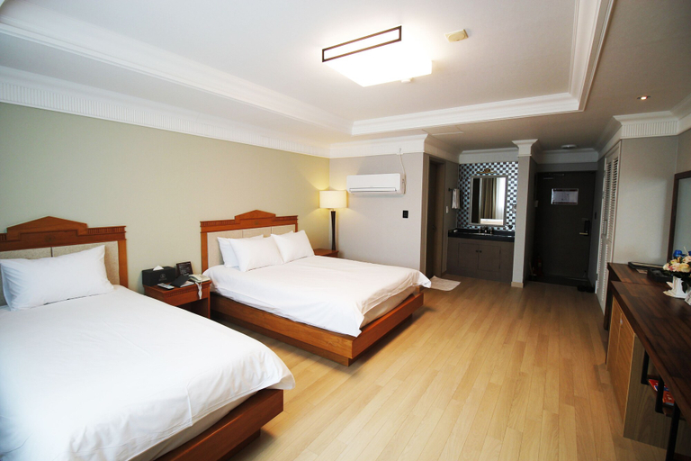 Bedroom 4, Empire Tourist Hotel, Jangseong
