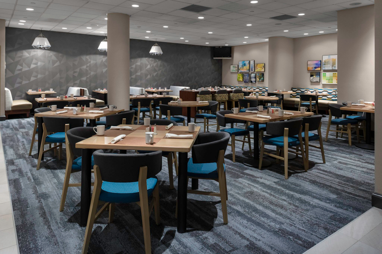 Food & Drinks 3, Holiday Inn BOSTON-DEDHAM HTL & CONF CTR by IHG, Norfolk
