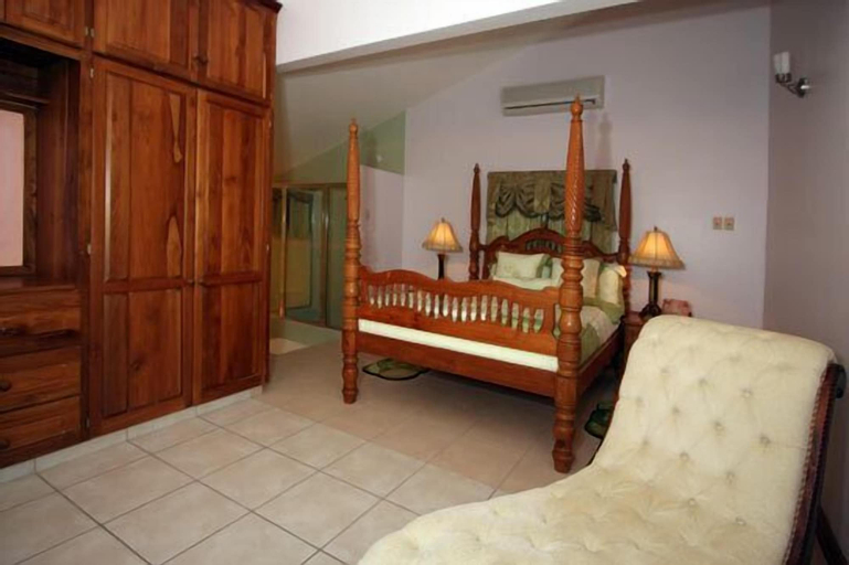 Bedroom 3, Sheppy's Den Villa