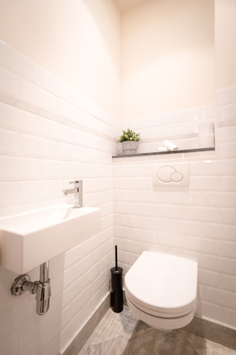 Bathroom 4, Saint Pauls Suite 1, Antwerpen