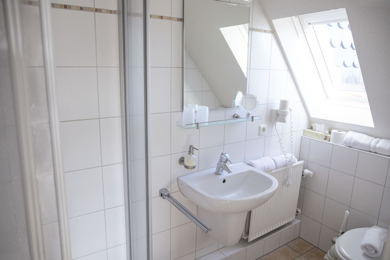 Bathroom 5, Hotel Jess am Meer, Dithmarschen