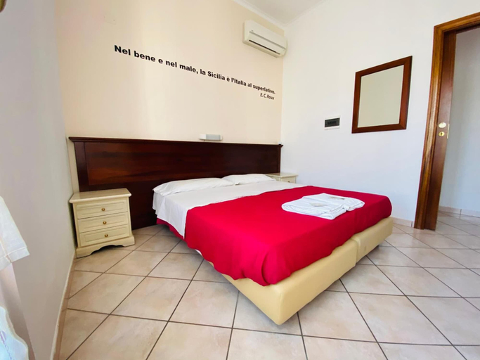 Bedroom 4, Mamamia Guesthouse, Messina