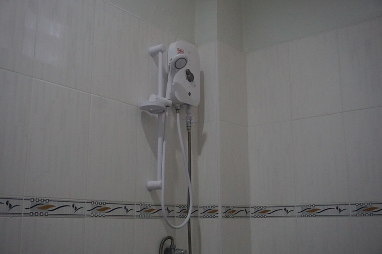 Bathroom 3, The Amber Mansion, Muang Roi Et