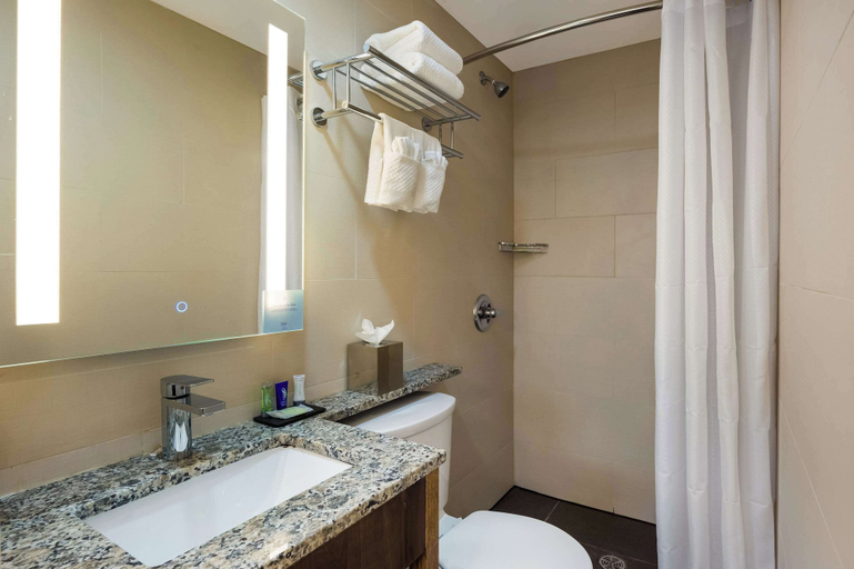 Bathroom 4, Sleep Inn Bronx - Soundview, New York