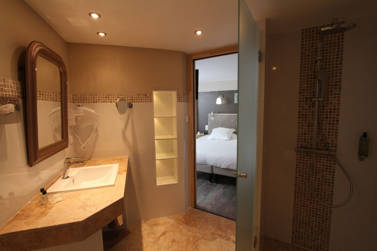 Bathroom 5, Hotel Van Gogh, Bouches-du-Rhône