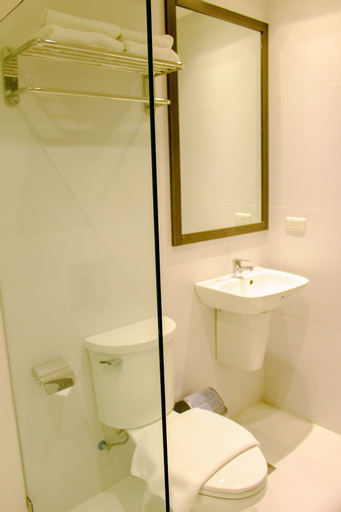 Bathroom 10