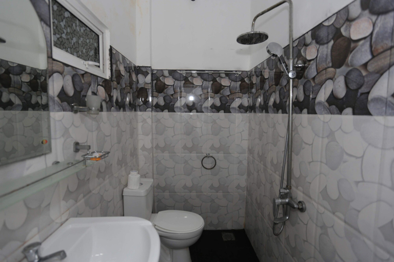 Bathroom 4, Araliya White House, Negombo