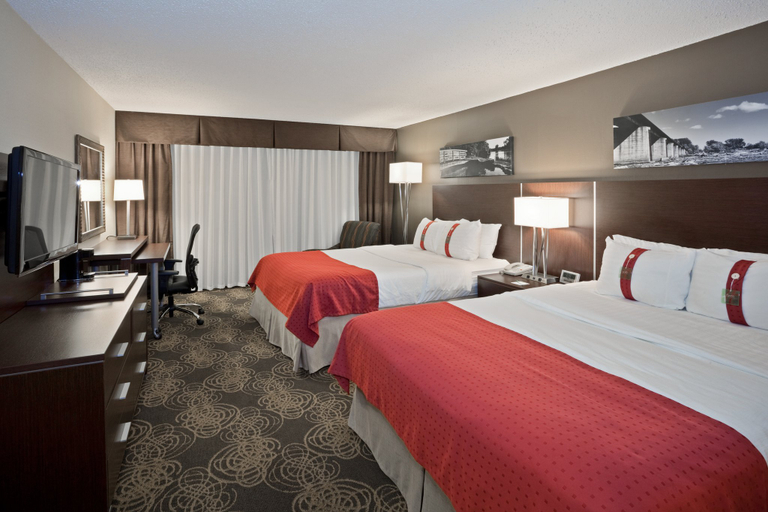 Bedroom 3, Holiday Inn SIOUX FALLS-CITY CENTRE by IHG, Minnehaha