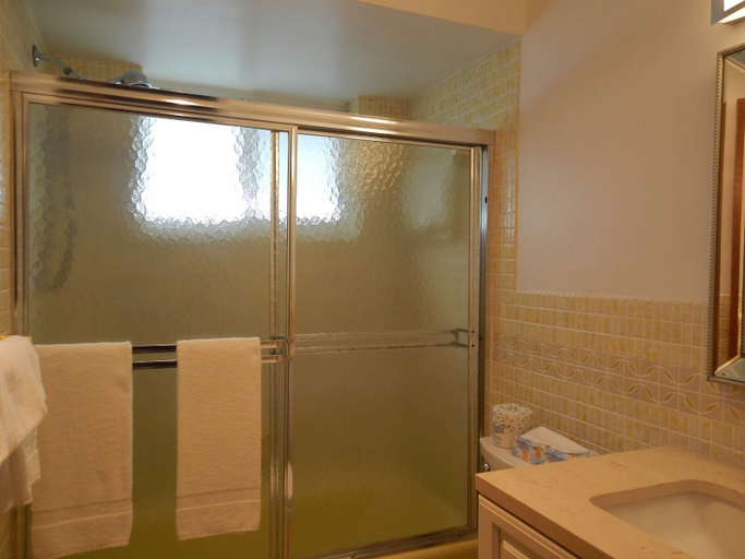 Bathroom 4, Shell Motel, Broward
