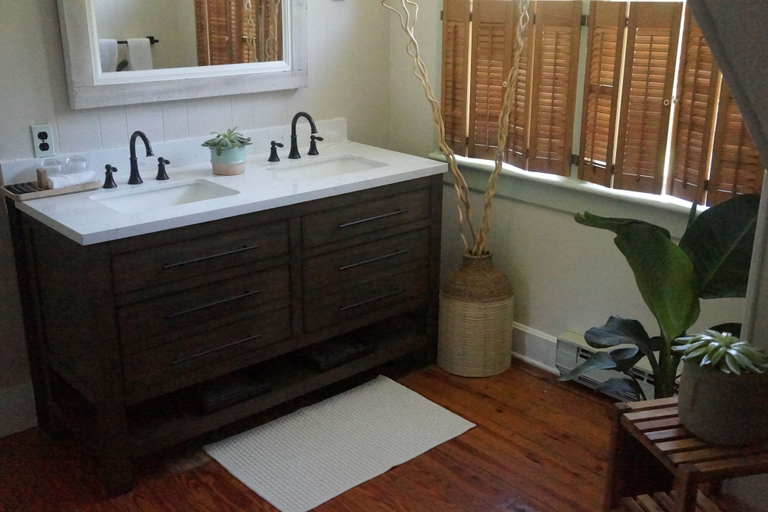 Bathroom, The Frogtown Inn, Monroe