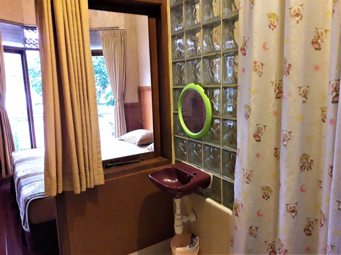 Bathroom 10