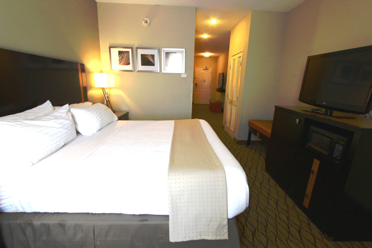 Bedroom 4, Holiday Inn EFFINGHAM by IHG, Effingham
