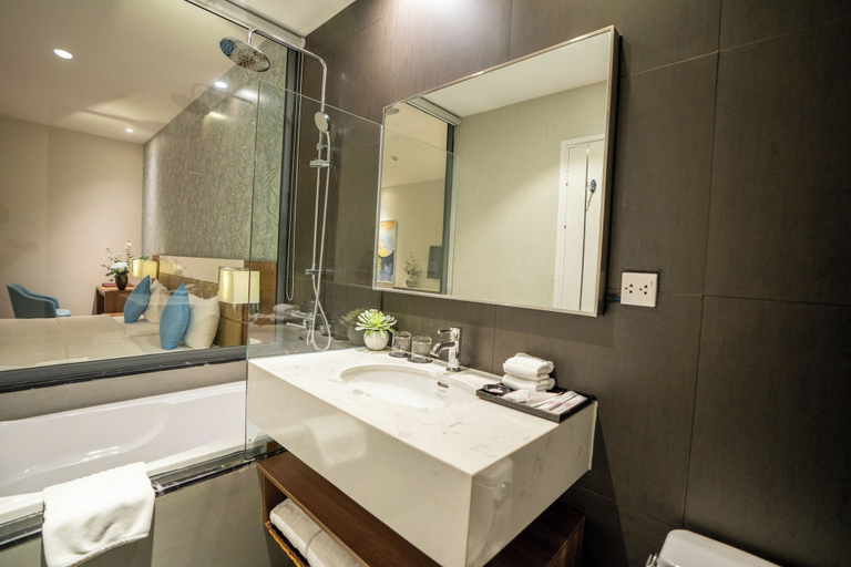 Bathroom 5, My Way Hotel & Residence, Cầu Giấy