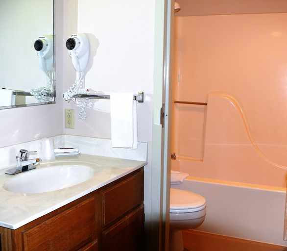 Bathroom 4, The Woodridge Inn, Fayette