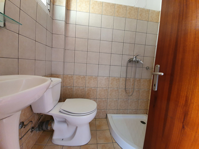 Bathroom 5, Apollo, Ionian Islands