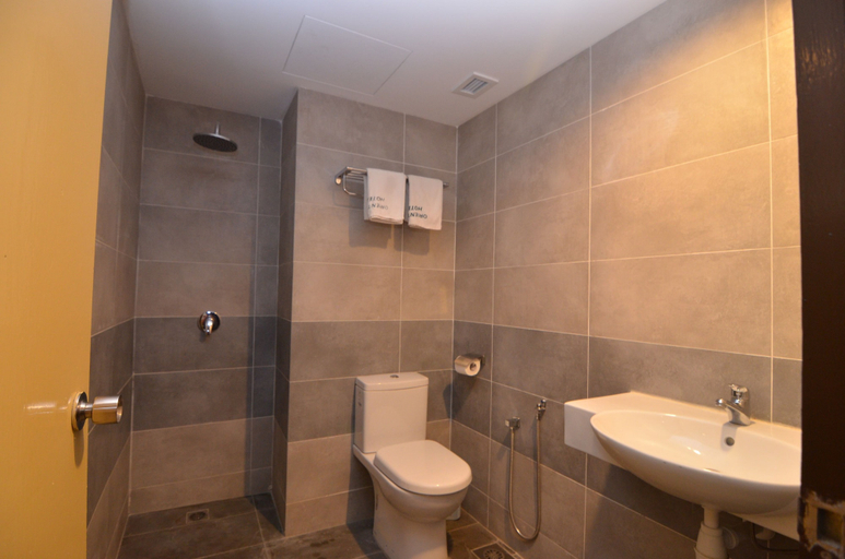 Bathroom 4, Oriental Hotel, Penang Island