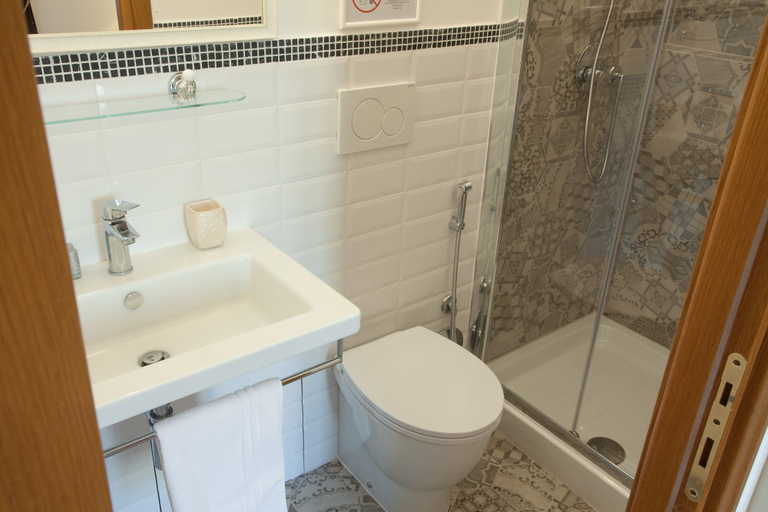 Bathroom 5, Innsiderome, Rome