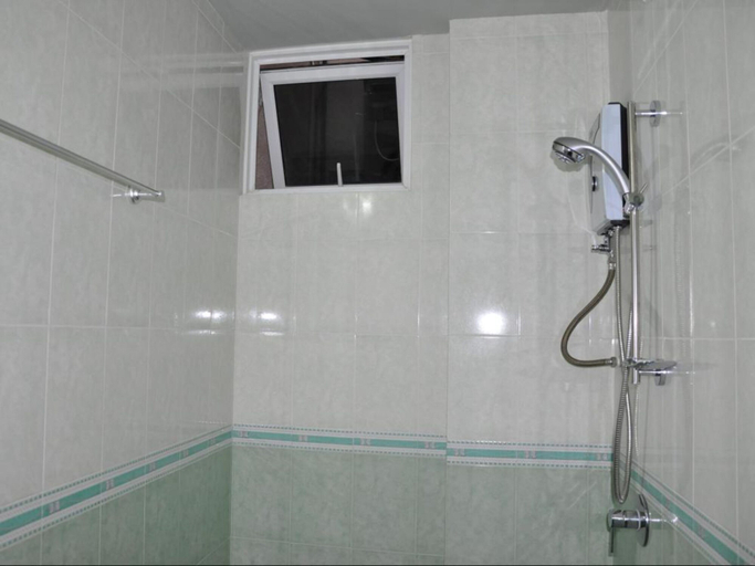 Bathroom, Kaani Lodge, Malé