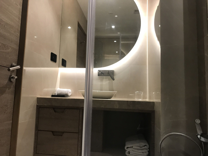 Bathroom 4, Levana Hotel, Lucknow