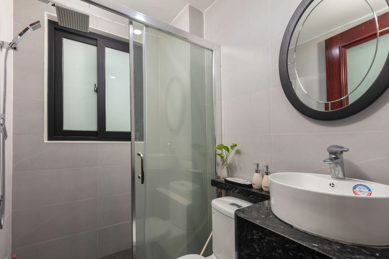 Bathroom 5, Queen Light Hotel, Hoàn Kiếm
