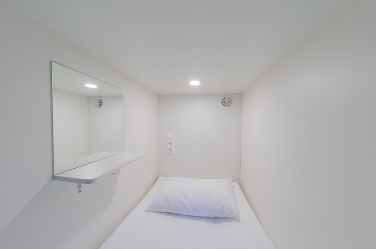 Bedroom 3, InterQUBE Bolshaya polyanka, Central