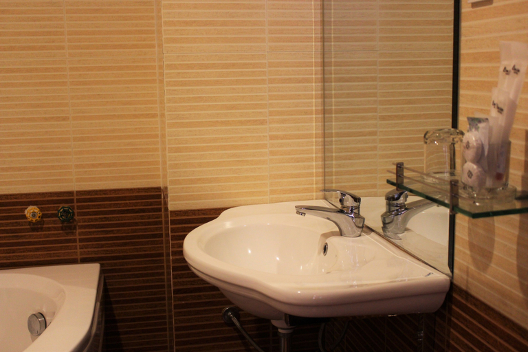 Bathroom 5, Kim Lan Hotel, Ninh Kiều