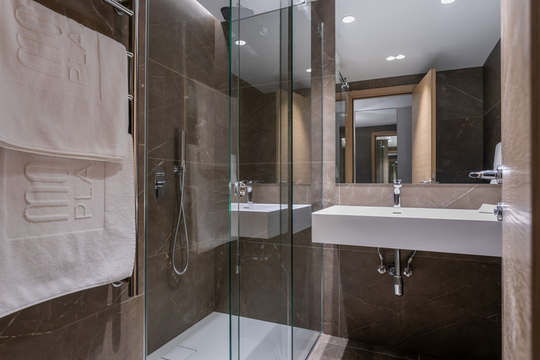 Bathroom 4, Hotel Mona Plaza, Belgrade