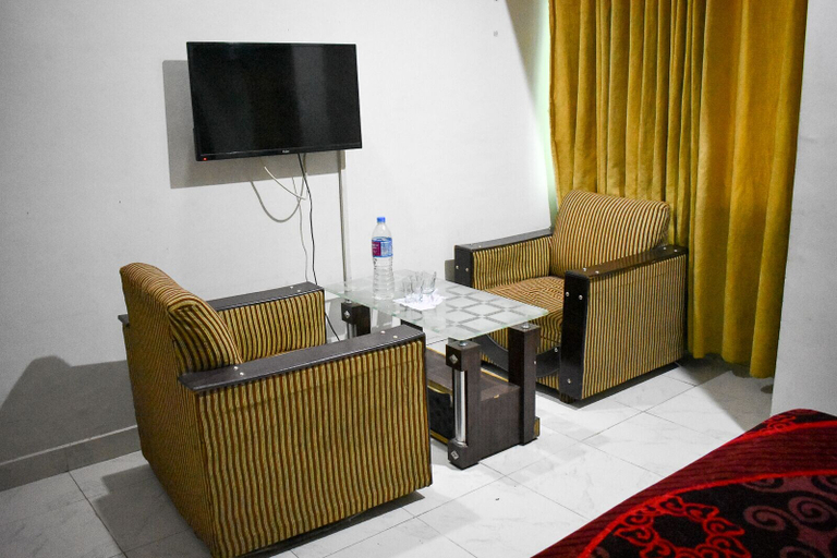 Others, A-One Hotel, Gujranwala