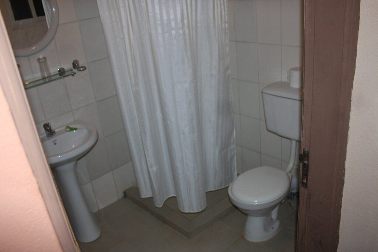 Bathroom, Bamboo Garden Hotel, Kombo Saint Mary
