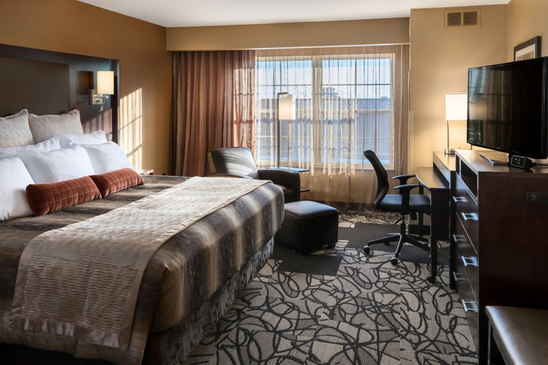 Bedroom 3, ClubHouse Hotel & Suites - Fargo, Cass
