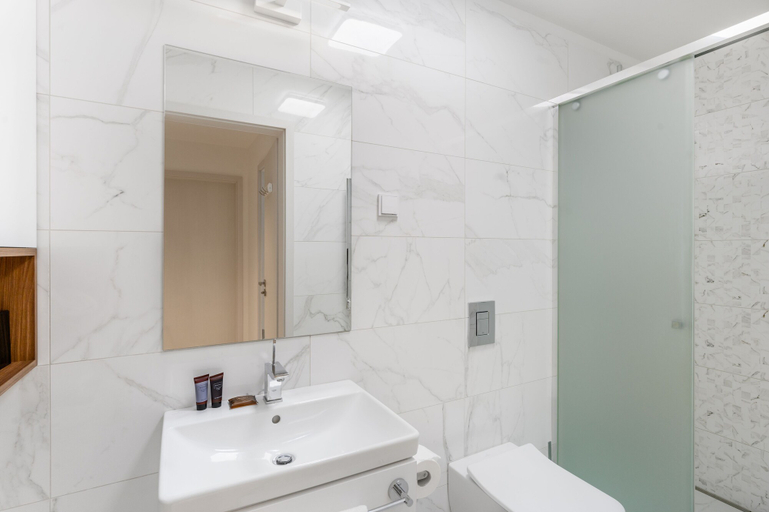 Bathroom 4, Emerald Downtown Suites, Budapesti