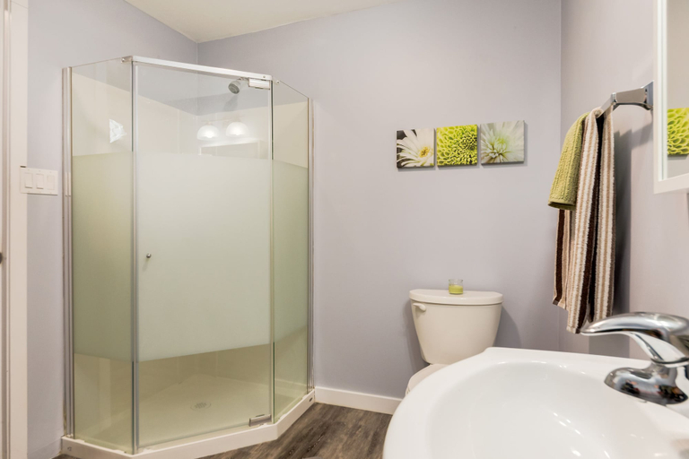 Bathroom 4, 4 Bedroom Suite in Calgary, Division No. 6