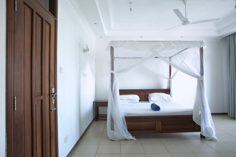 Bedroom, Almasi Oceanfront Apartment, Nyali