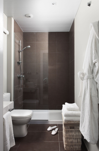 Bathroom 4, Apartments Rambla 102, Barcelona