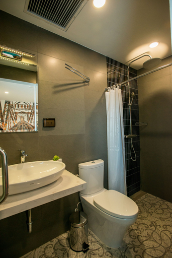 Bathroom 5, Nexy Hostel, Hoàn Kiếm