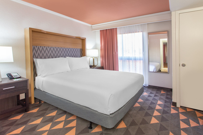 Bedroom 5, Holiday Inn & Suites BOCA RATON - NORTH by IHG, Palm Beach