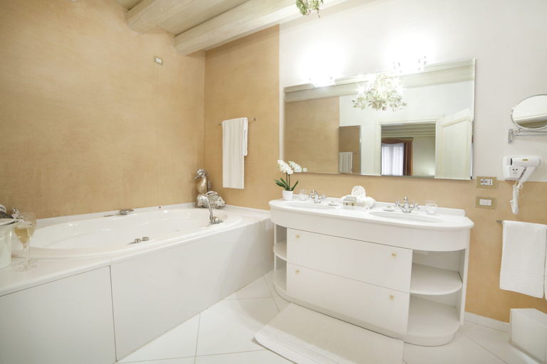 Bathroom 5, Relais Fra' Lorenzo, Verona