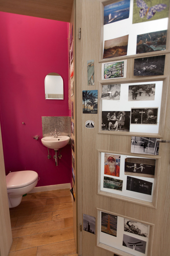 Bathroom 5, Warsaw Concierge Travellers Nest Wspolna, Warsaw